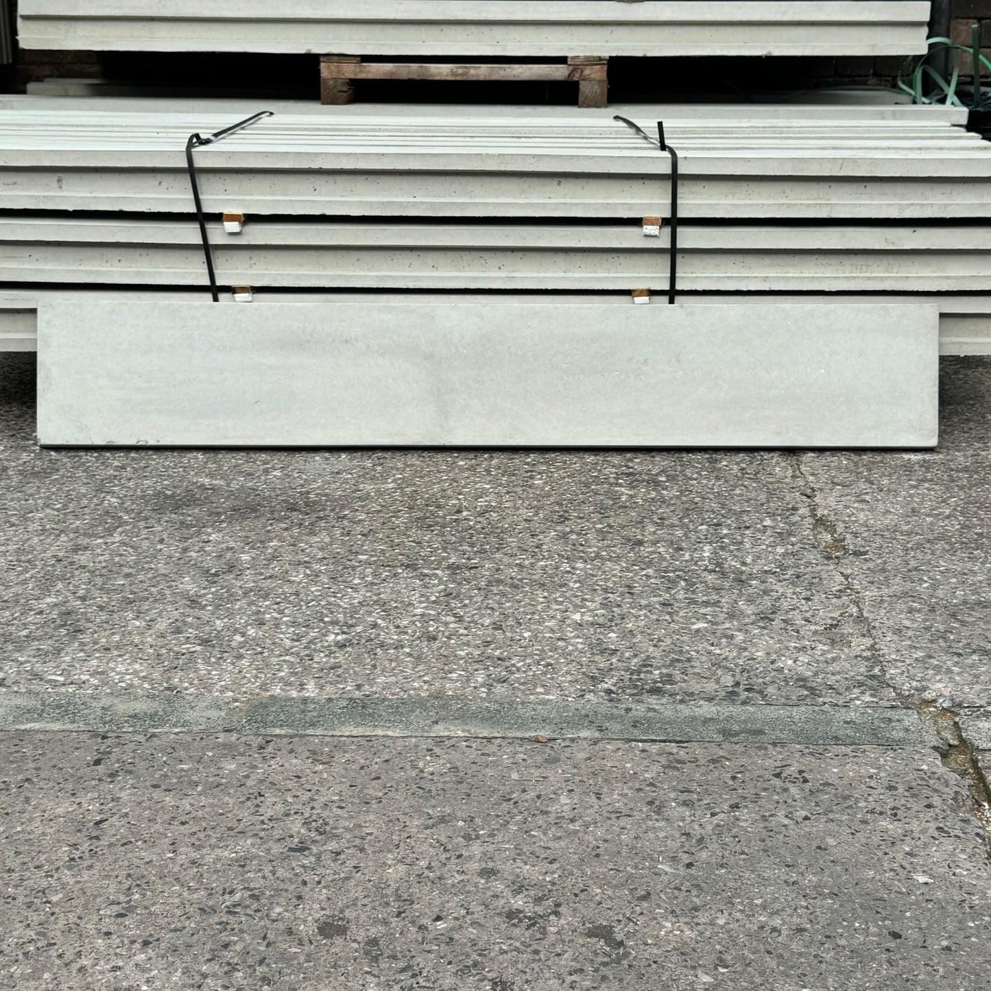 Concrete plain face Base