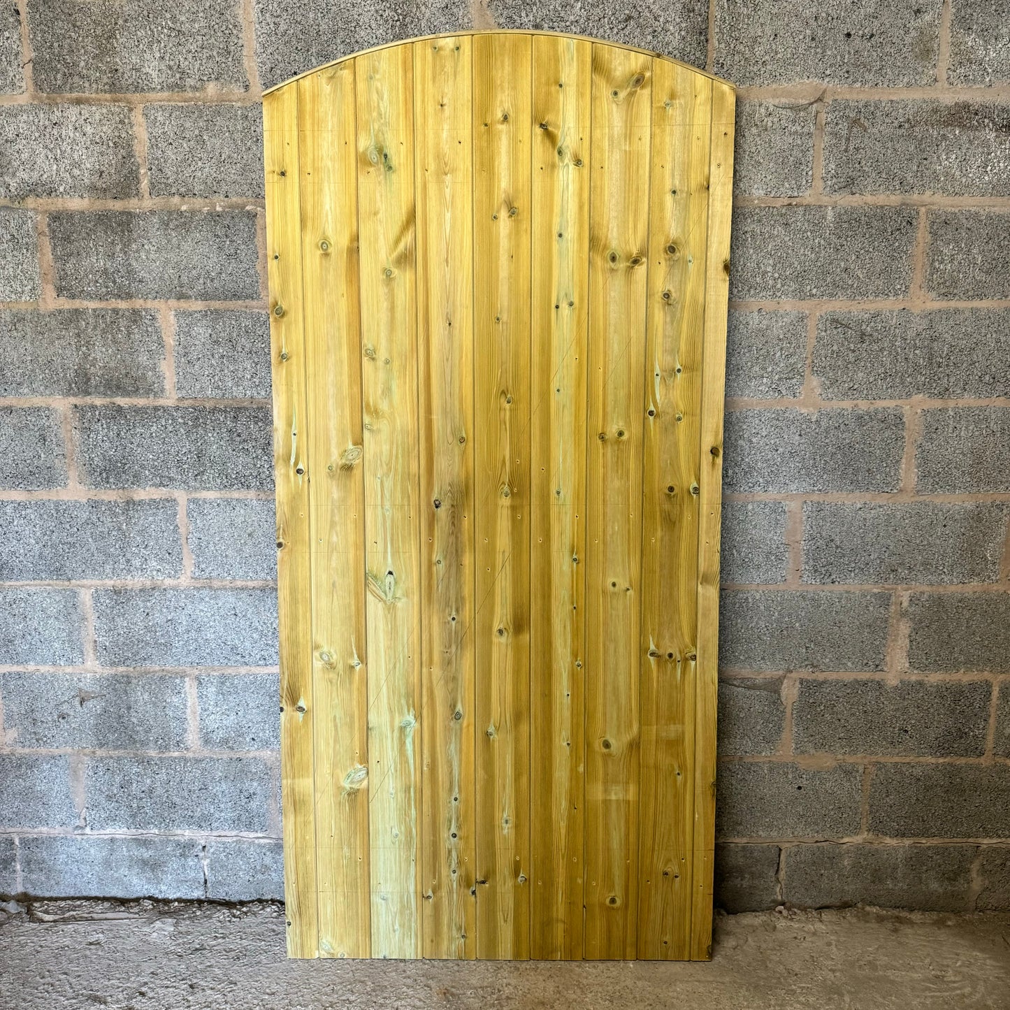 Tongue & Grove Arched Gate